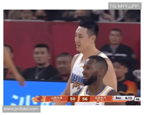 足球球星赛场吐口水事件引发热议，球迷和专家对此纷纷发表看法